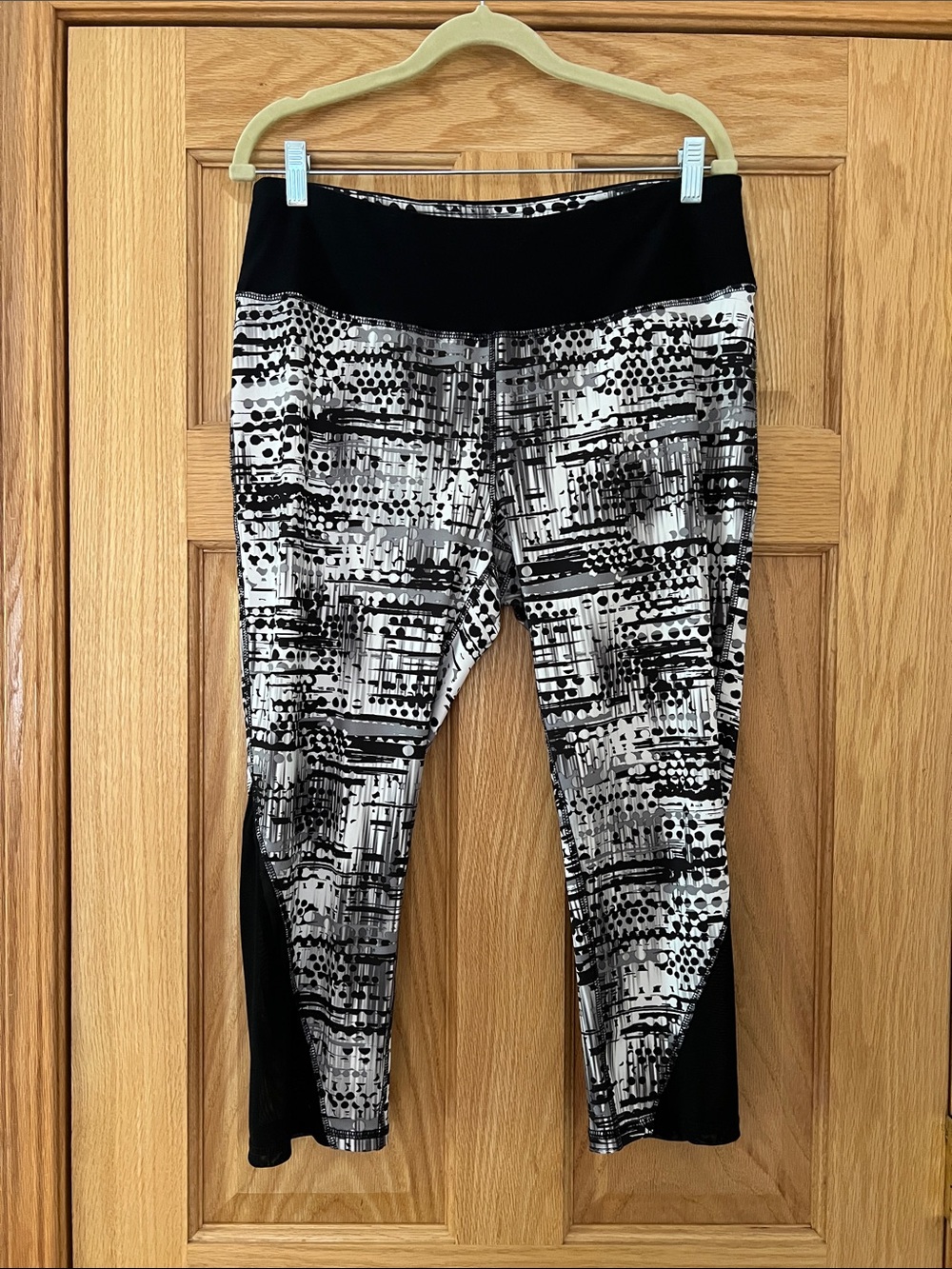 RBX Black & White Printed Capri Leggings